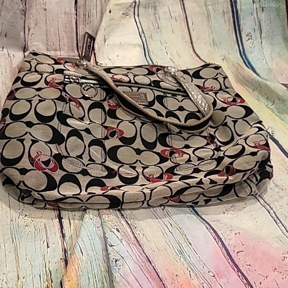 Coach purse only used a few times - Picture 5 of 7